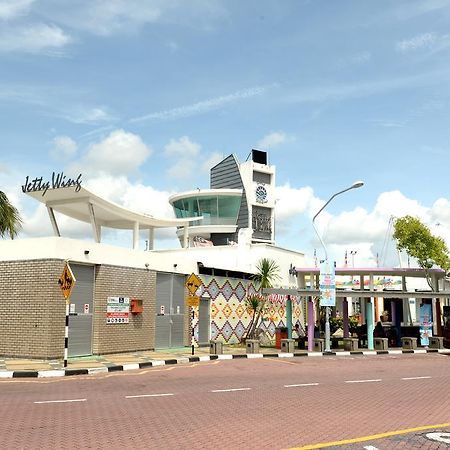 Brezza Hotel Lumut Exteriör bild