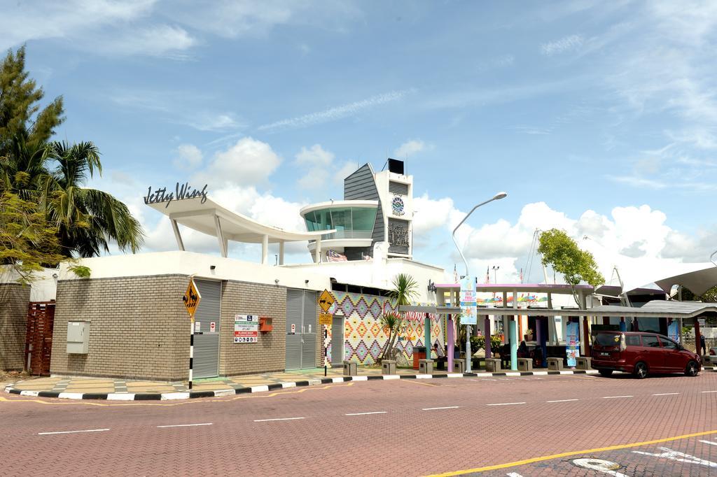 Brezza Hotel Lumut Exteriör bild