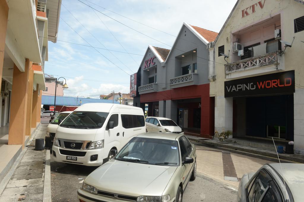 Brezza Hotel Lumut Exteriör bild