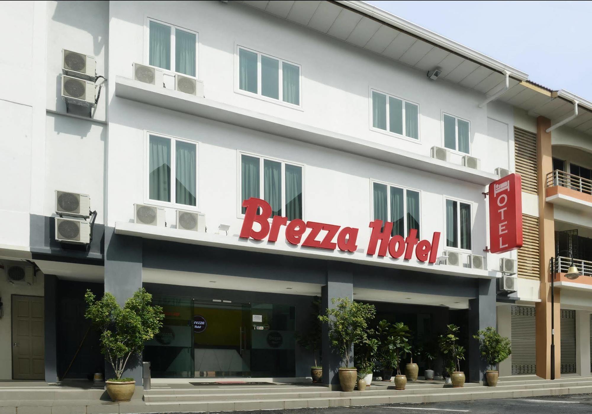 Brezza Hotel Lumut Exteriör bild