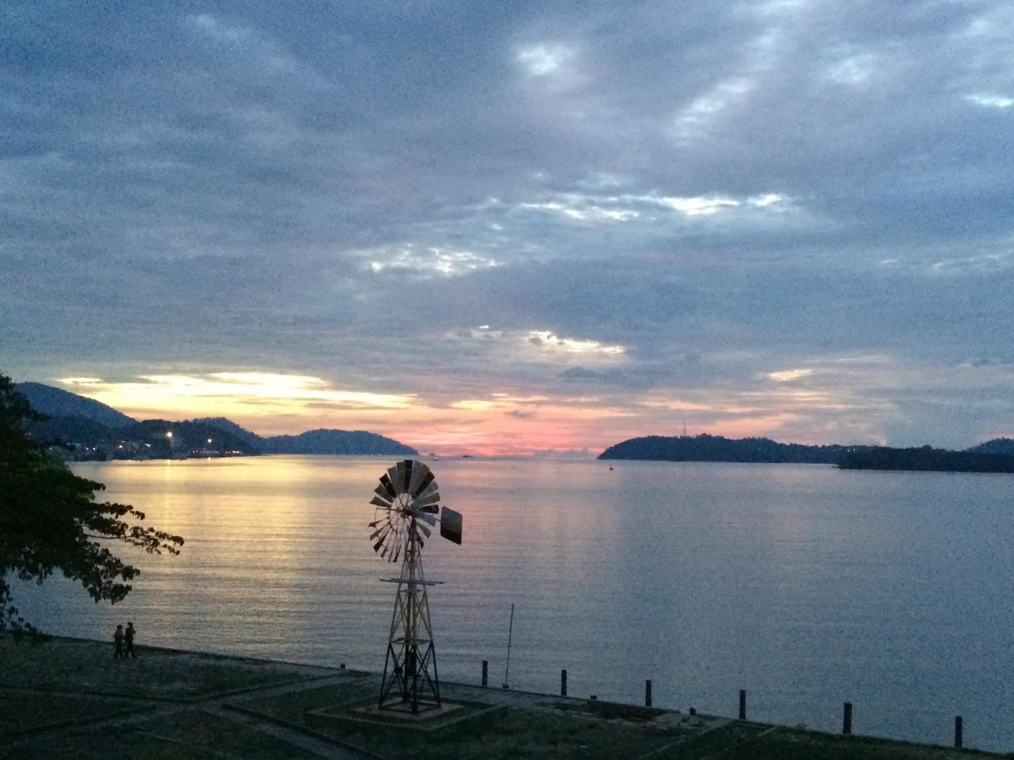 Brezza Hotel Lumut Exteriör bild