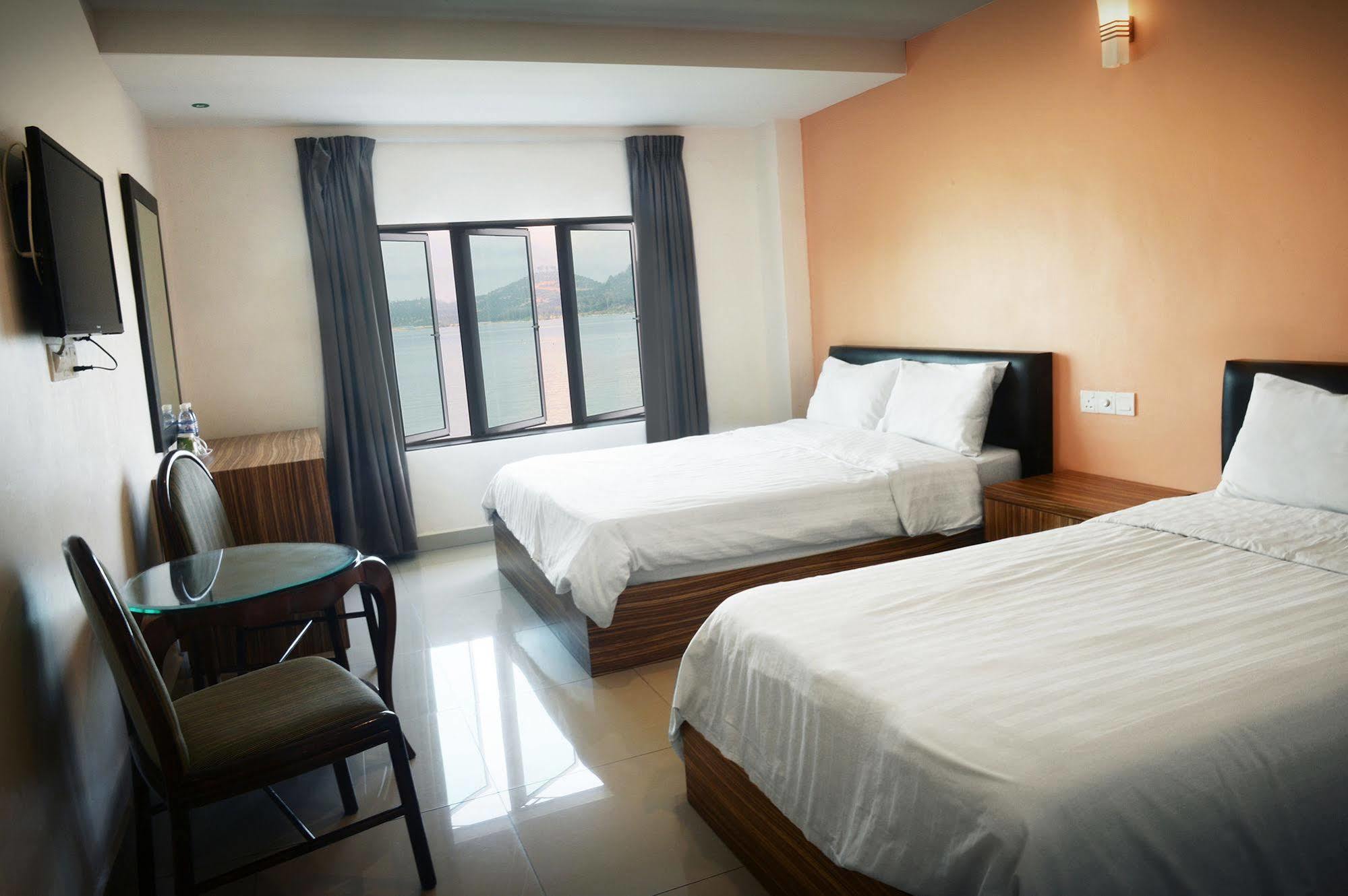 Brezza Hotel Lumut Exteriör bild