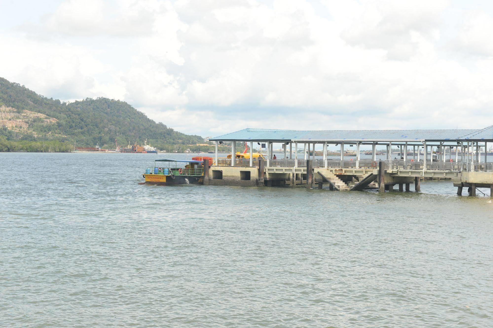 Brezza Hotel Lumut Exteriör bild