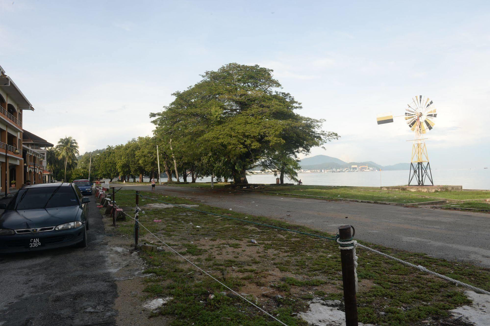 Brezza Hotel Lumut Exteriör bild