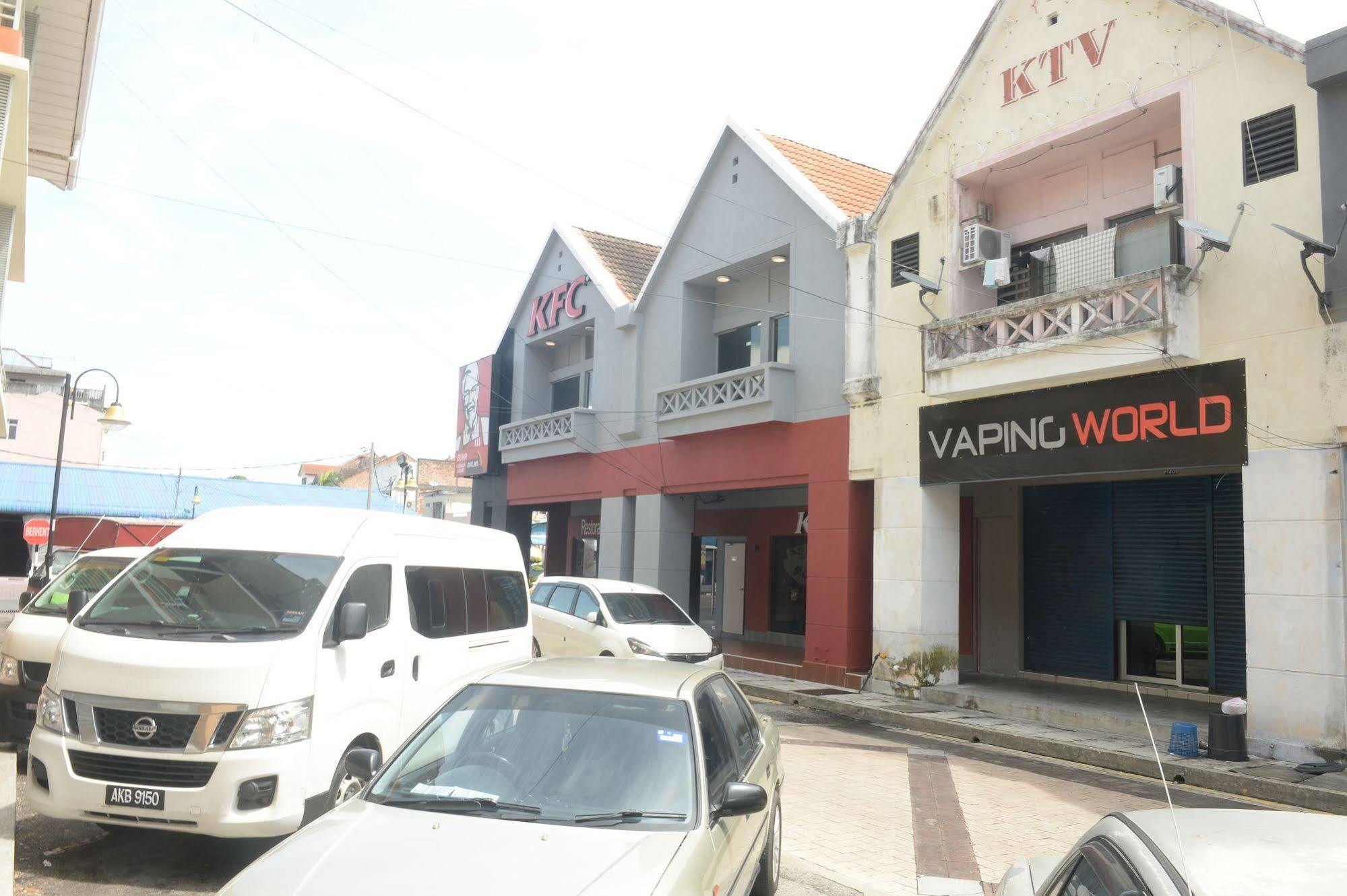 Brezza Hotel Lumut Exteriör bild